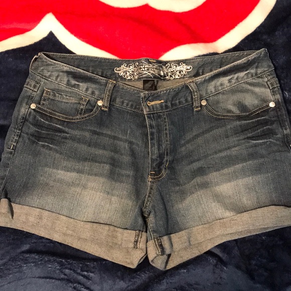 Express shorts - Picture 2 of 3